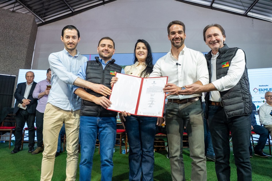 Leite anuncia R$ 955 milhões em obras viárias e reconstrução de pontes durante a 48ª Expointer