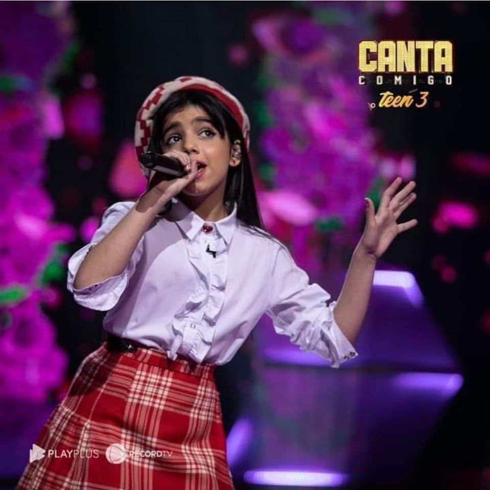 Valentina Mazuí encantou com sua apresentação no Canta Comigo Teen da Rede Record