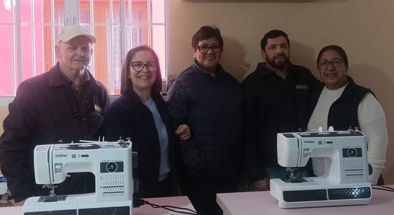 Liga Feminina de Combate ao Câncer de Quaraí recebe novas mesas para oficinas de artesanato do projeto “Compartilhando Talentos”